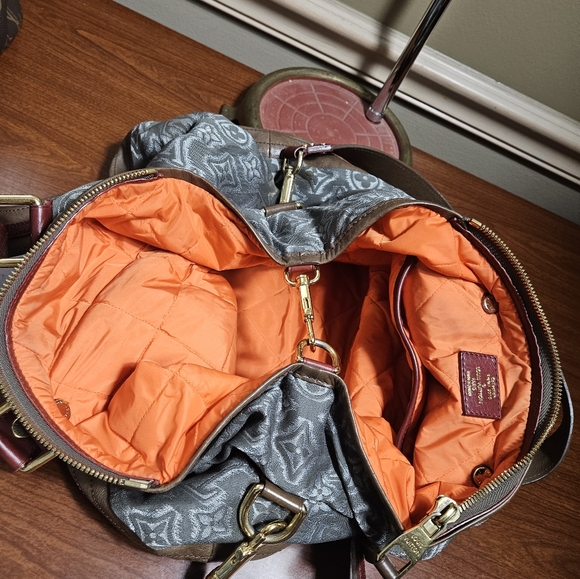 Auth Louis Vuitton 2010 Prefall limited edition Aviator Shoulder Bag - Picture 8 of 11